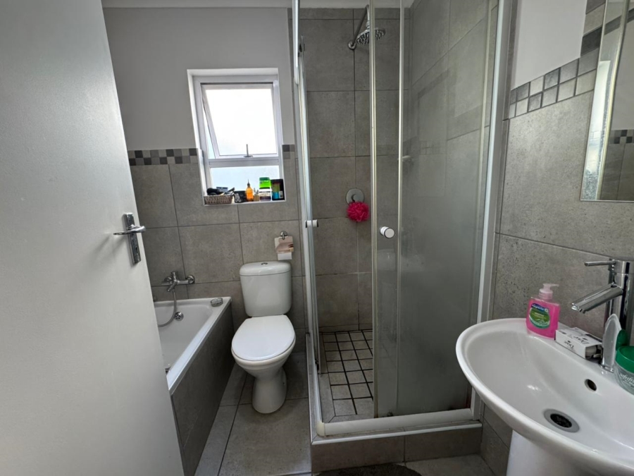 2 Bedroom Property for Sale in Stratford Green Western Cape